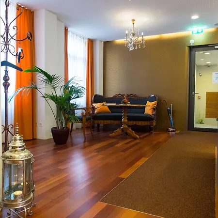 ホテル Vadian Garni 2*